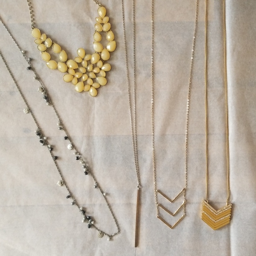 ⭐4for20⭐ LOT/SET of 5 assorted necklaces - Picture 1 of 6